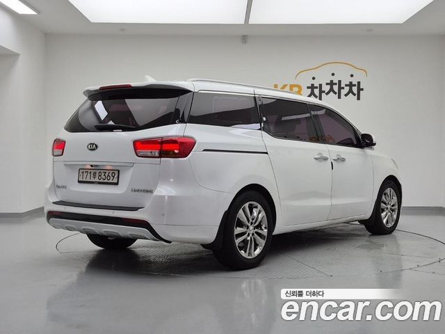 Kia Carnival 7-seater Limousine VIP — пробег 142 391 км — фото 4 из 5