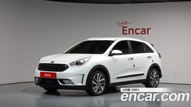 Kia Niro Prestige — пробег 77 812 км — фото 1 из 5