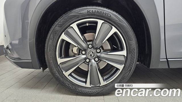 Lexus UX 2.0 AWD — пробег 55 611 км — фото 5 из 5
