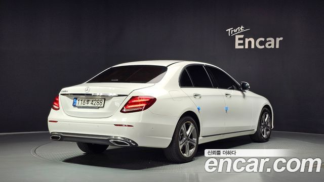 Mercedes-Benz E-Class E220d Avantgarde — пробег 110 991 км — фото 2 из 5