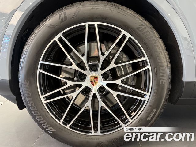 Porsche Cayenne 3.0 E-Hybrid — пробег 548 км — фото 5 из 5