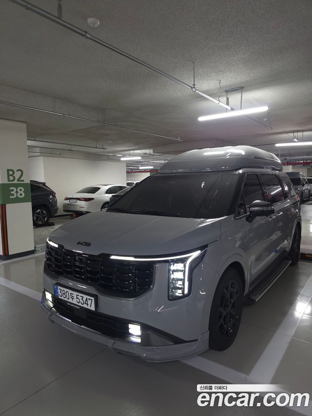Kia Carnival HEV 4Seater Hi-Limousine (Special) — пробег 10 000 км — фото 1 из 5