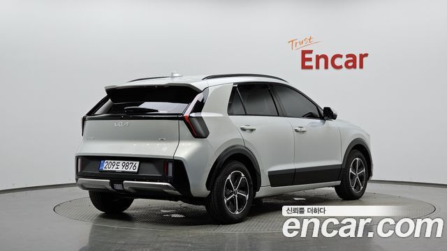 Kia Niro SIgnature — пробег 4 040 км — фото 2 из 5