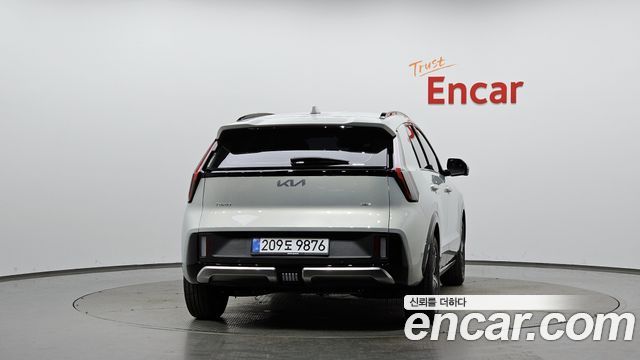 Kia Niro SIgnature — пробег 4 040 км — фото 4 из 5