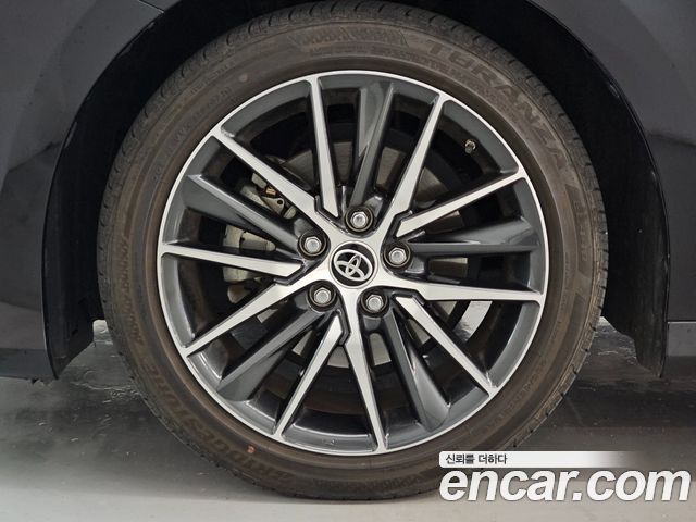 Toyota Camry 2.5 XLE Hybrid — пробег 45 100 км — фото 4 из 5