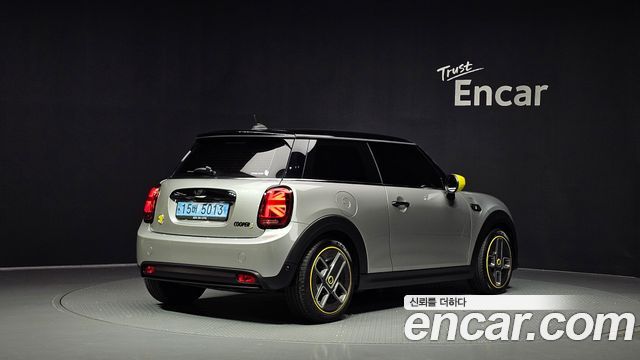 Mini Cooper SE Electric 3rd — пробег 54 020 км — фото 2 из 5