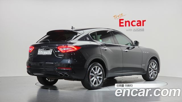 Maserati Levante из Кореи Encar