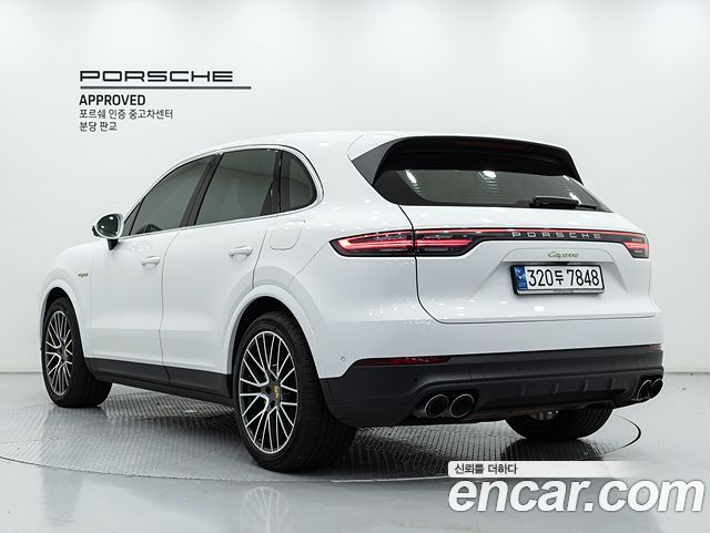 Porsche Cayenne 3.0 E-Hybrid — пробег 65 000 км — фото 2 из 5