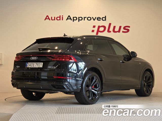 Audi Q8 55 TFSI Quattro Premium — пробег 28 456 км — фото 2 из 5
