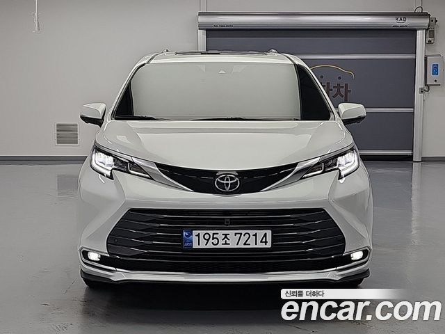 Toyota Sienna 2.5 Hybrid 2WD — пробег 16 432 км — фото 3 из 5