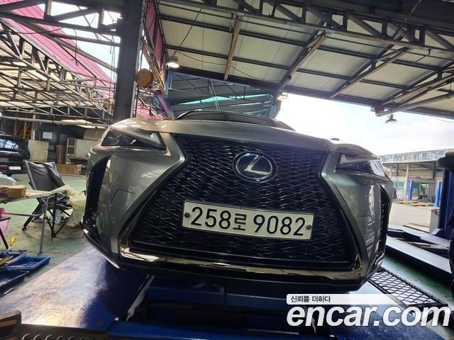 Lexus UX 2.0 F-Sport 2WD — пробег 64 034 км — фото 1 из 3