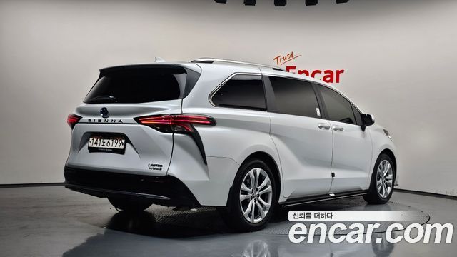 Toyota Sienna 2.5 Hybrid 2WD — пробег 45 983 км — фото 2 из 5