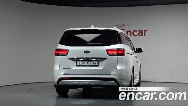 Kia Carnival из Кореи Encar