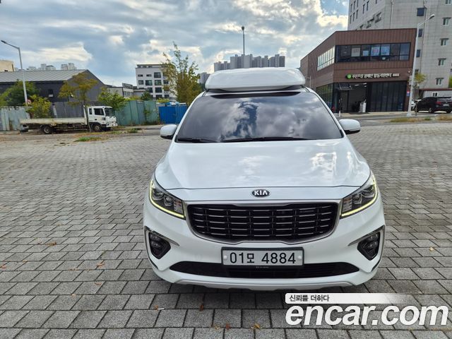 Kia Carnival 9-Seater Hi-Limousine Prestige — пробег 90 000 км — фото 2 из 5