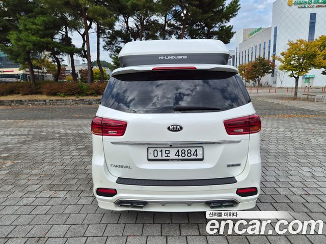Kia Carnival 9-Seater Hi-Limousine Prestige — пробег 90 000 км — фото 3 из 5