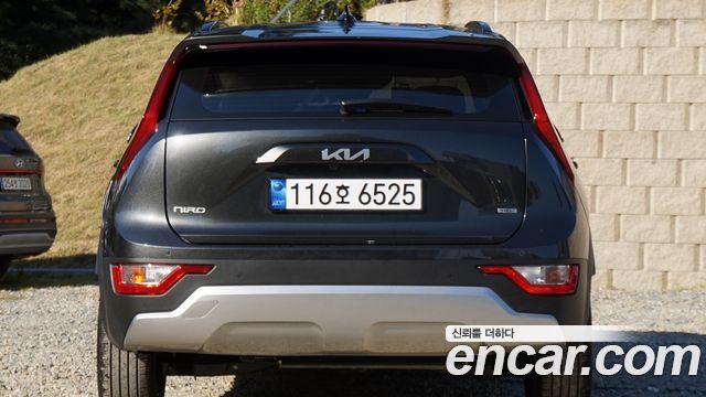 Kia Niro Trendy — пробег 5 800 км — фото 3 из 5
