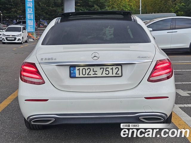 Mercedes-Benz E-Class E220d 4MATIC Exclusive — пробег 139 021 км — фото 4 из 5