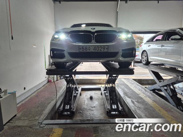 BMW 5-Series 520d xDrive M Sport Package Plus — пробег 217 299 км — фото 1 из 3