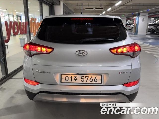 Hyundai Tucson Diesel 2.0 2WD Style — пробег 77 402 км — фото 5 из 5