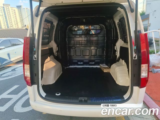Hyundai Staria HEV 1.6 Cargo 5-Seater Modern — пробег 898 км — фото 5 из 5