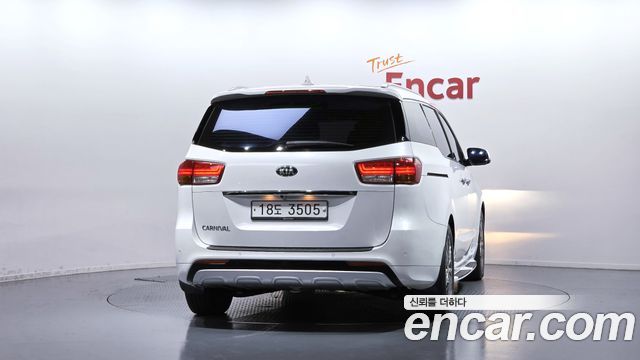 Kia Carnival из Кореи Encar