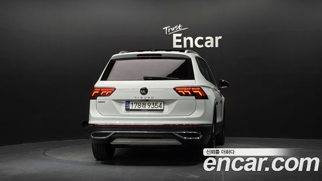 Volkswagen Tiguan 2.0 TSI Prestige — пробег 33 943 км — фото 4 из 5