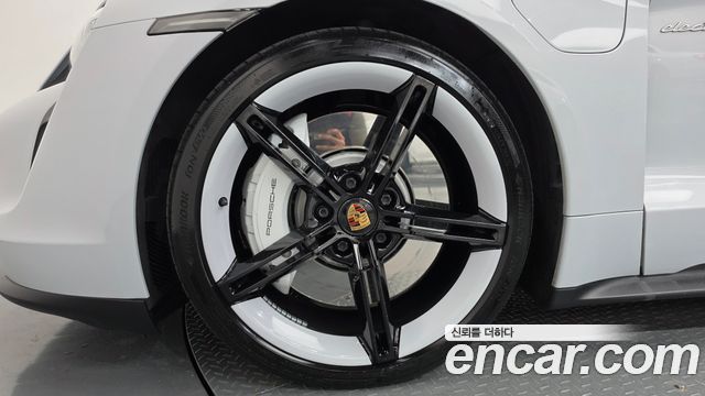 Porsche Taycan из Кореи Encar