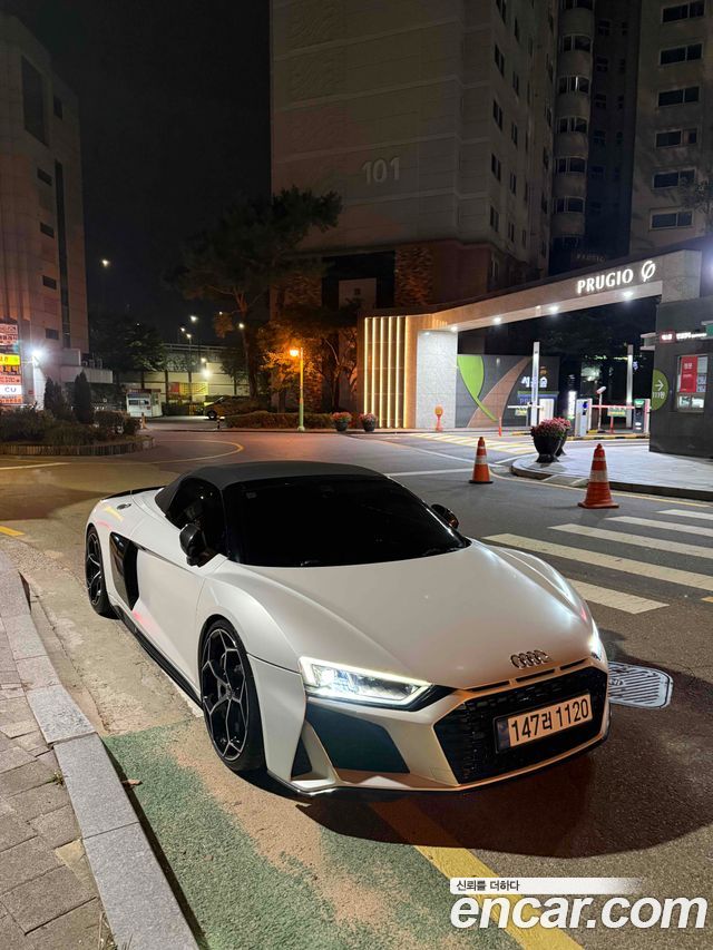 Audi R8 5.2 V10 Spyder — пробег 183 500 км — фото 1 из 5