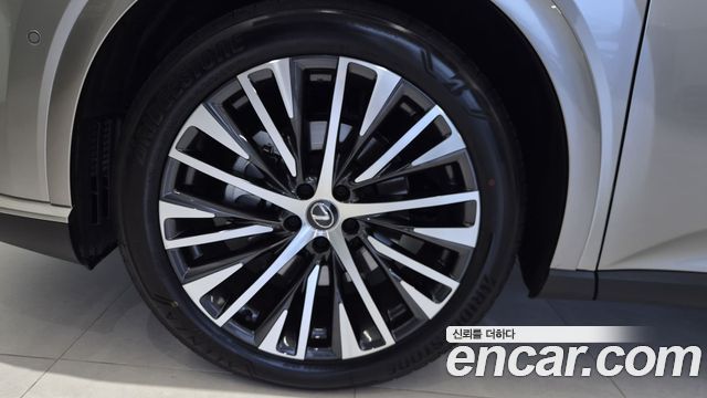 Lexus RX Luxury — пробег 9 013 км — фото 5 из 5