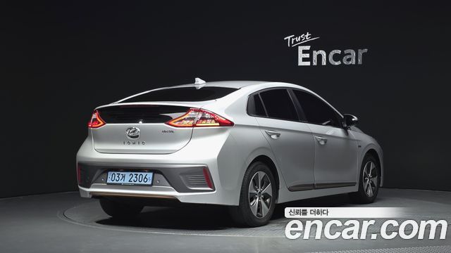 Hyundai Ioniq Q — пробег 123 485 км — фото 2 из 5
