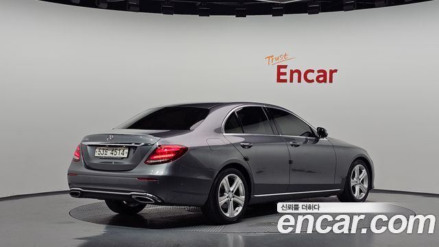 Mercedes-Benz E-Class E220d Avantgarde — пробег 106 576 км — фото 2 из 5