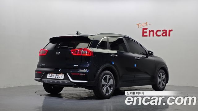 Kia Niro Prestige — пробег 42 789 км — фото 2 из 5