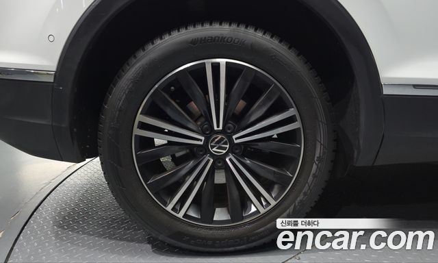 Volkswagen Tiguan 2.0 TDI Premium — пробег 41 339 км — фото 5 из 5