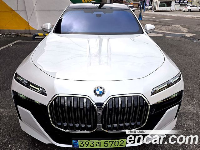 BMW 7-Series 740i xDrive M Sport — пробег 2 400 км — фото 1 из 5