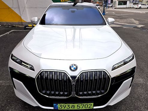 BMW 7-Series 740i xDrive M Sport — пробег 2 400 км — фото 1 из 5