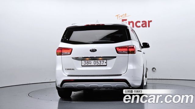 Kia Carnival из Кореи Encar