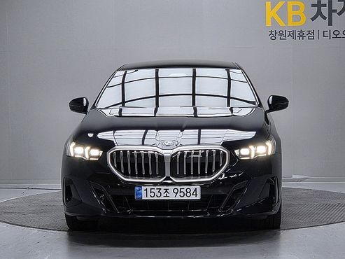 BMW 5-Series 530i xDrive M Sport — пробег 4 722 км — фото 3 из 5