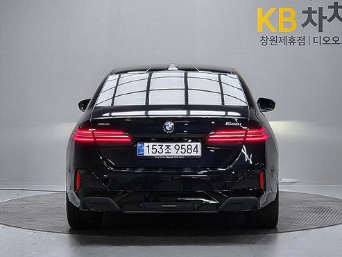 BMW 5-Series 530i xDrive M Sport — пробег 4 722 км — фото 4 из 5