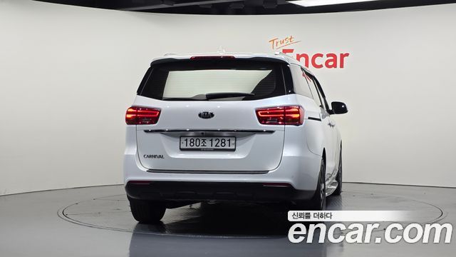 Kia Carnival 11-Seater Prestige — пробег 213 917 км — фото 4 из 5