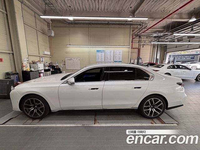 BMW 7-Series 740d xDrive M Sport — пробег 12 680 км — фото 3 из 5
