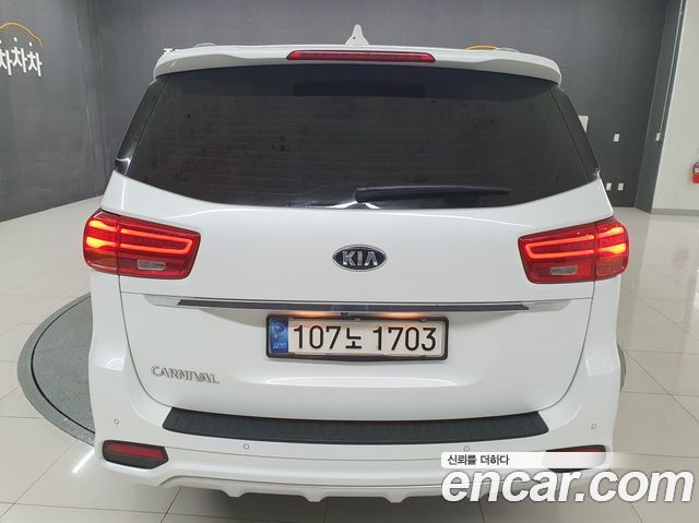 Kia Carnival из Кореи Encar