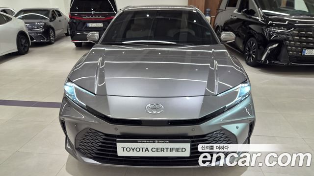 Toyota Camry 2.5 XLE Hybrid — пробег 8 731 км — фото 3 из 5