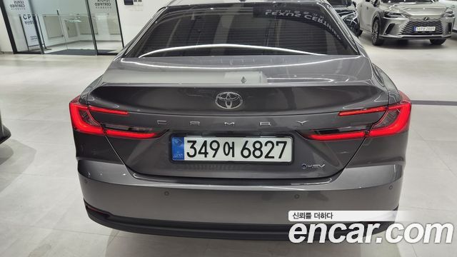 Toyota Camry 2.5 XLE Hybrid — пробег 8 731 км — фото 4 из 5