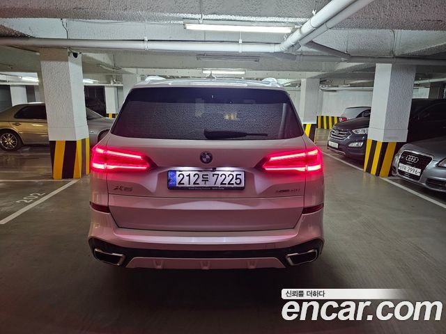 BMW X5 xDrive 40i M Sport — пробег 65 900 км — фото 1 из 4