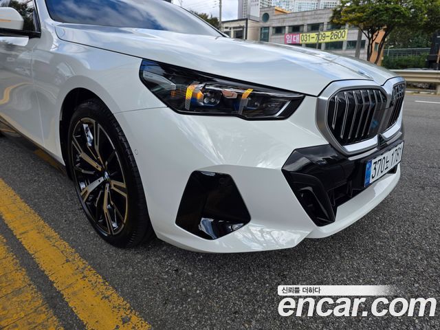 BMW 5-Series 530i xDrive M Sport — пробег 100 км — фото 1 из 5