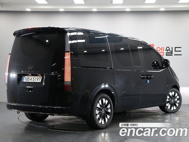 Hyundai Staria 4WD Lounge 7-Seater Inspiration — пробег 1 340 км — фото 3 из 5