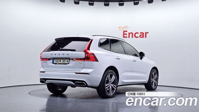 Volvo XC60 T8 R-Design — пробег 40 048 км — фото 2 из 5