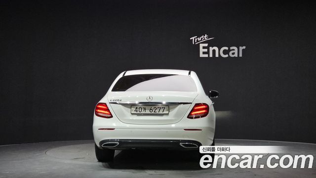 Mercedes-Benz E-Class E220d Avantgarde — пробег 124 636 км — фото 4 из 5