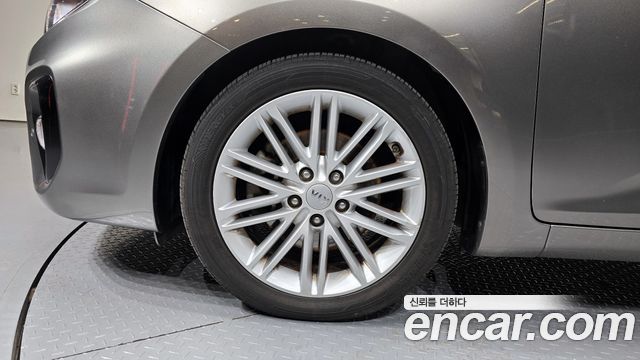 Kia Carens из Кореи Encar