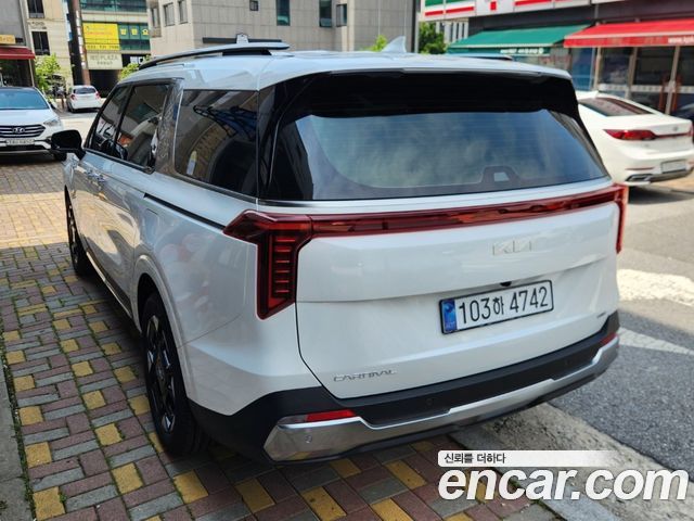 Kia Carnival HEV 9seater Signature — пробег 4 800 км — фото 3 из 5